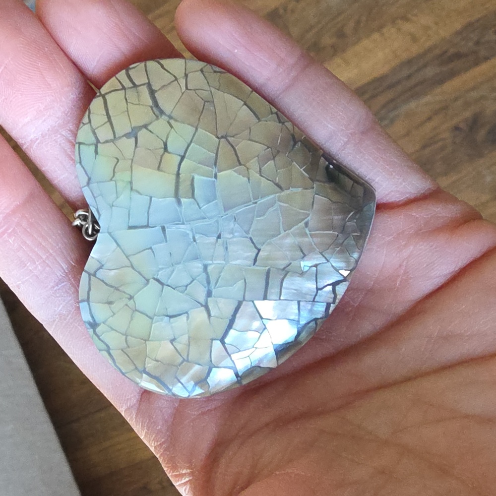Abalone shell mosaic heart pendant necklace. - Picture 8 of 10